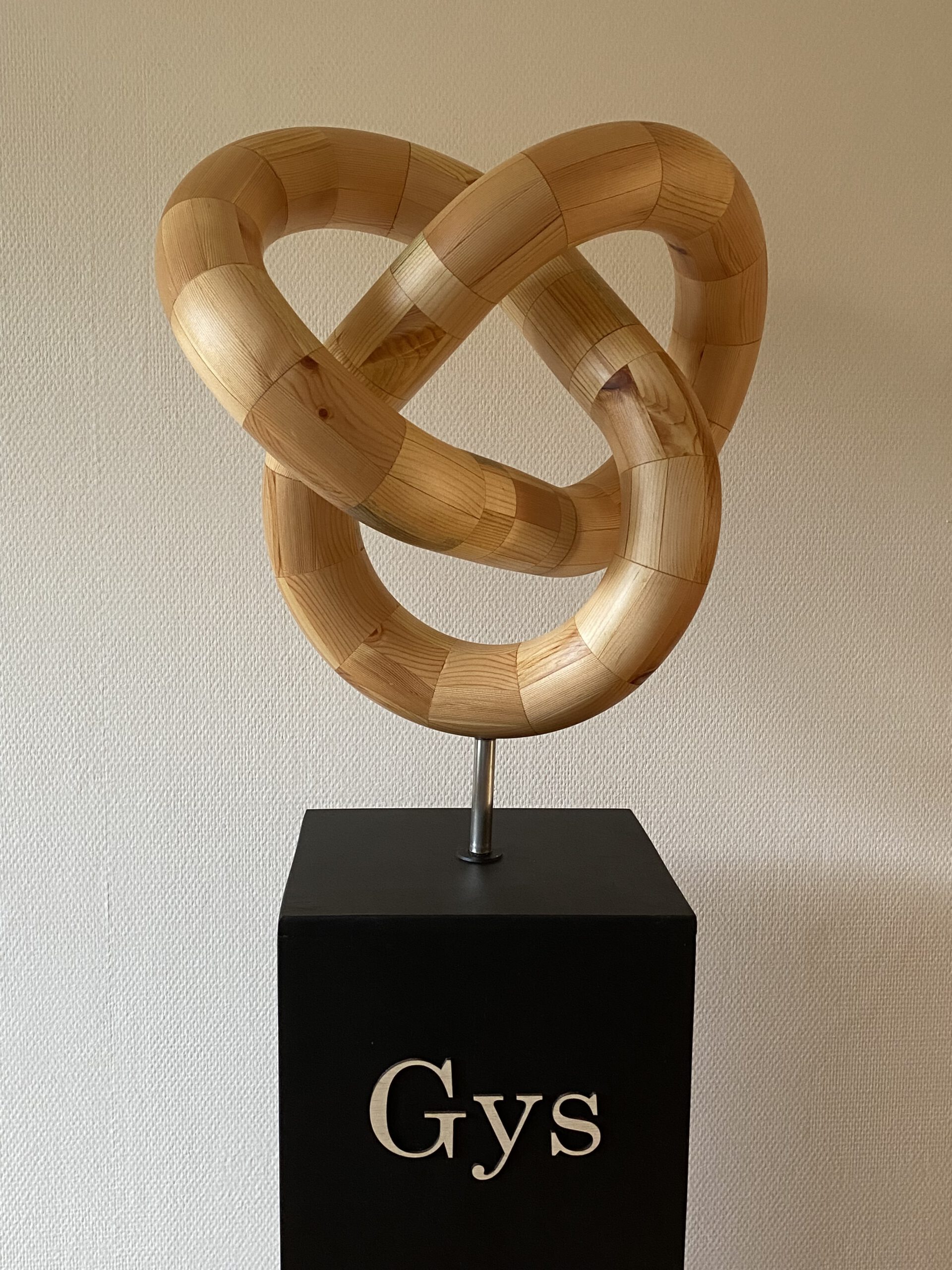 Klaverbladknoop van grenenhout